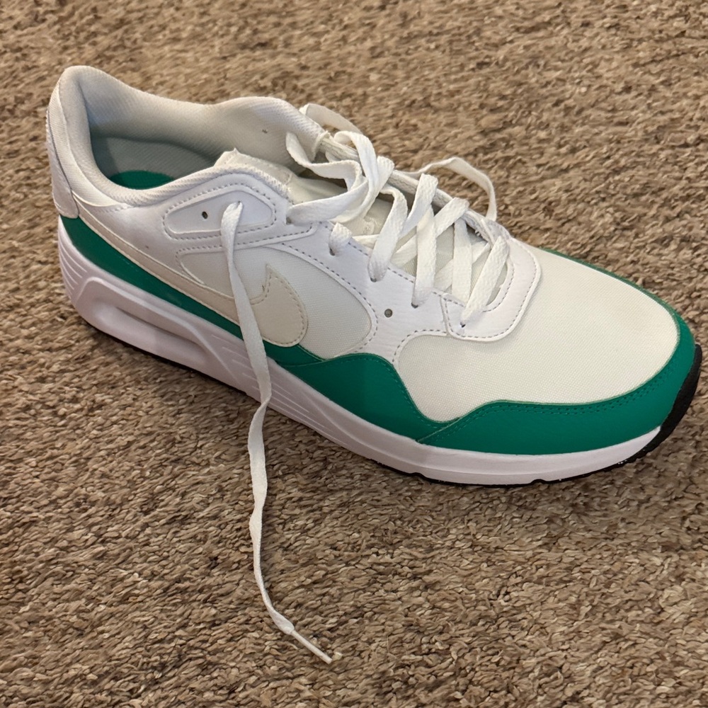 Nike White and Green Sneakers